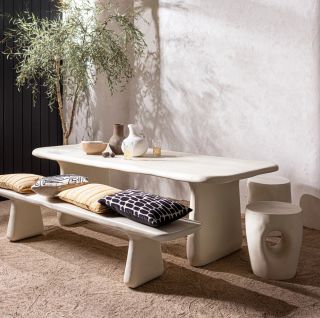 Elegantní a moderní stůl LOGGIA od nizozemské značky WOOOD v světlém přírodním barevném provedení. Vyrobený z polymeru...